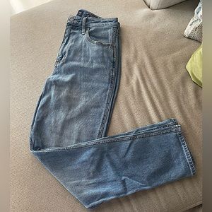 Hollister Curvy High-Rise Mom Jean